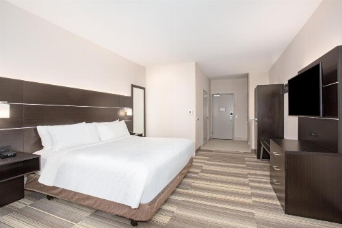 Holiday Inn Express & Suites Lincoln City an IHG Hotel - image 18