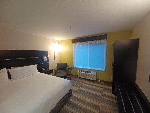 Holiday Inn Express & Suites Lincoln City an IHG Hotel - image 27