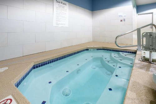 Holiday Inn Express & Suites Lincoln City an IHG Hotel - image 32