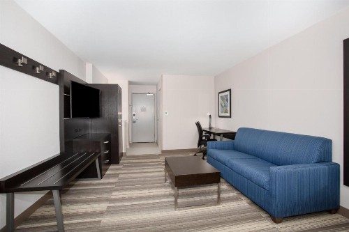 Holiday Inn Express & Suites Lincoln City an IHG Hotel - image 5