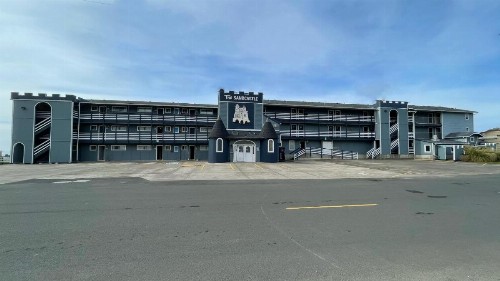 Sandcastle Beachfront Motel - image 2