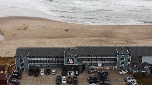 Sandcastle Beachfront Motel - image 3