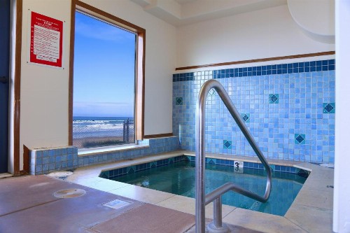 Sandcastle Beachfront Motel - image 9