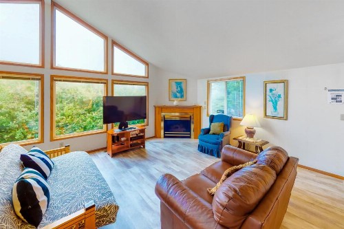 Captain Bill's Beachhouse - image 11