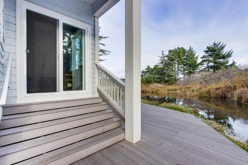 Canal Cottage - image 6