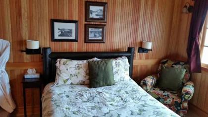 Whistling Winds Motel - image 13