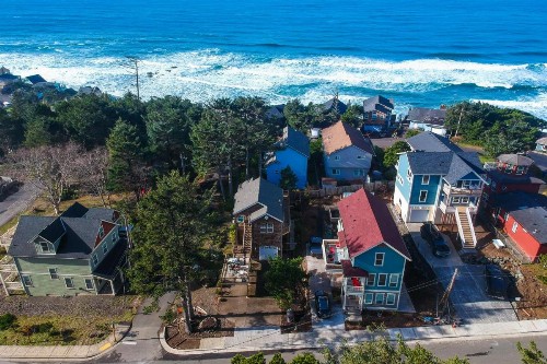 Beach house with a park - image 1