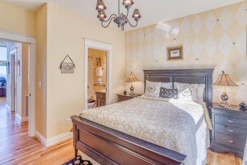 Sunset House - image 22