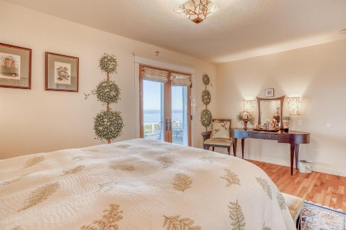 Sunset House - image 30