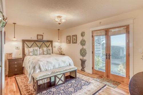 Sunset House - image 32