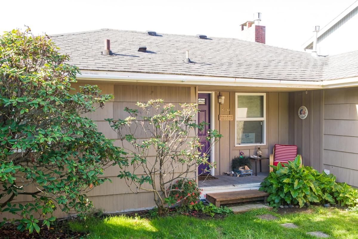 Beach Bungalow - Roads End - image 4
