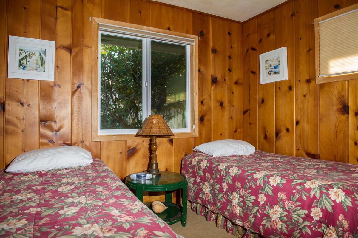 Beach Bungalow - Roads End - image 7
