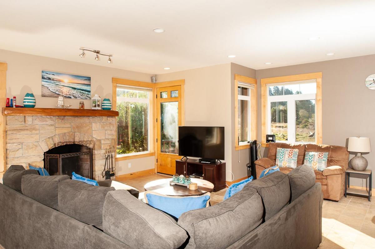 Schooner Creek Retreat - main image