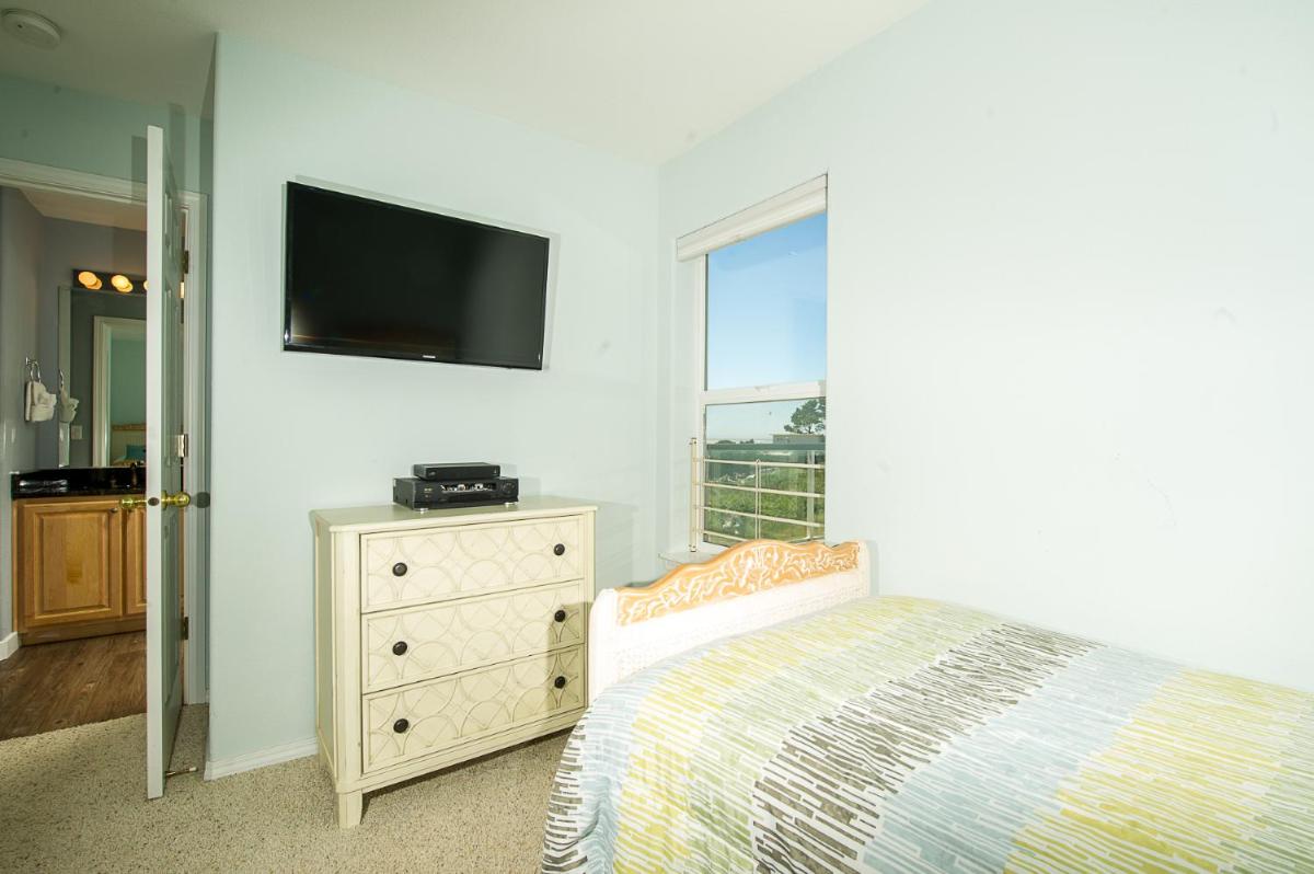 Waters Edge 214 - image 4