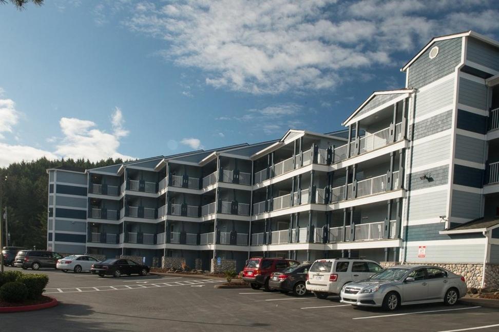 Waters Edge 302 - image 3