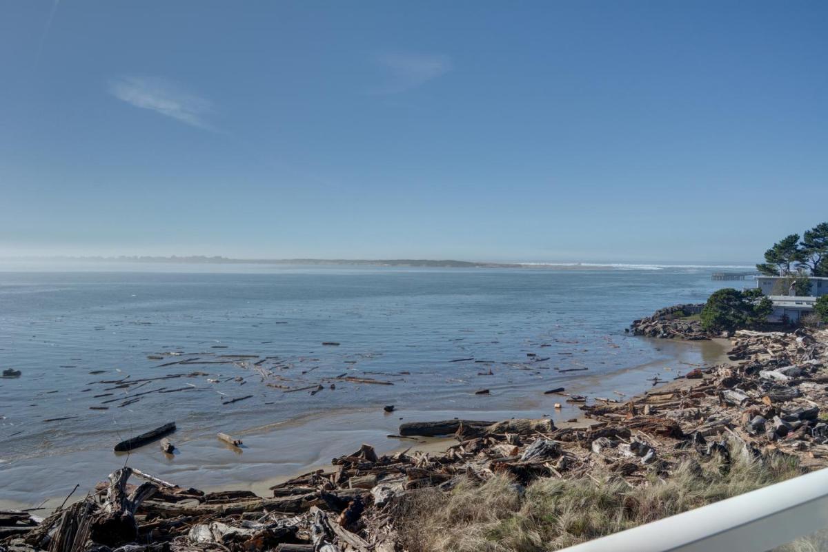 Waters Edge 312 - image 7