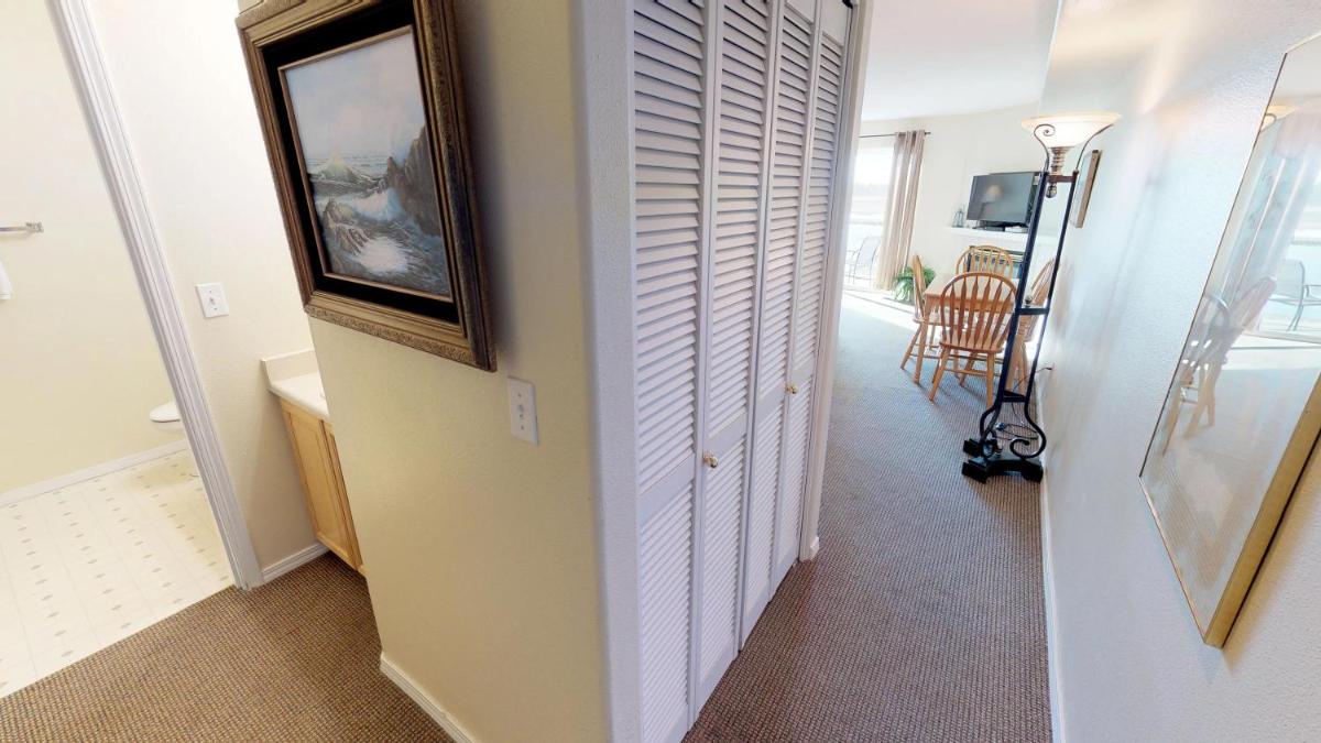 Waters Edge 402 - image 5