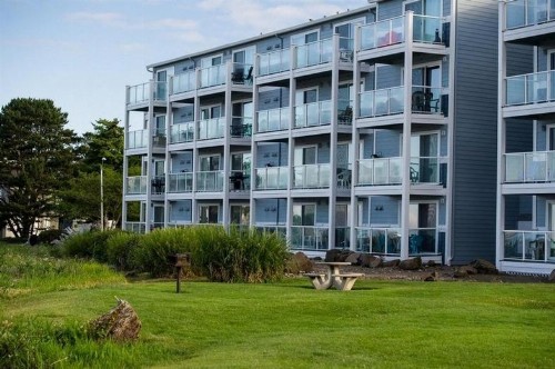 Waters Edge 404 - image 1