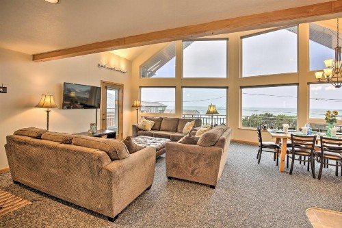 Logan Road Lookout Lincoln City Home with Game Room - image 11