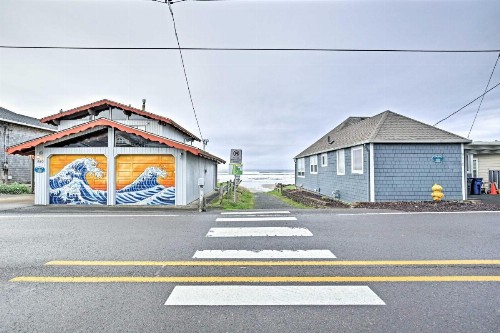 Logan Road Lookout Lincoln City Home with Game Room - image 5