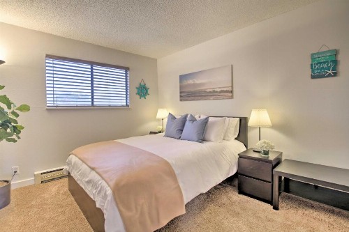 Seas The Day Lincoln City Condo Steps from Beach - image 7