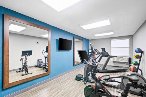Hampton Inn South Heritage Park - image 16