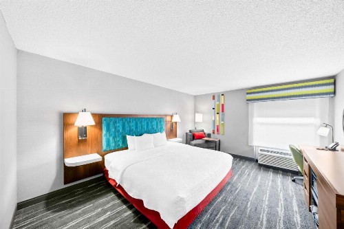 Hampton Inn South Heritage Park - image 18