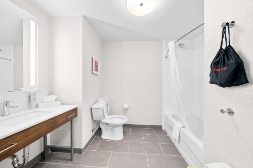 Hampton Inn South Heritage Park - image 22
