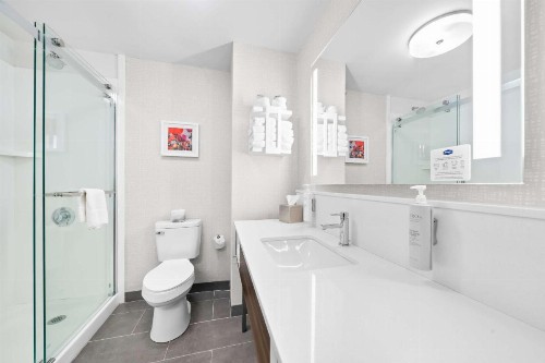 Hampton Inn South Heritage Park - image 23