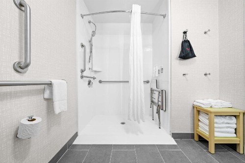 Hampton Inn South Heritage Park - image 24