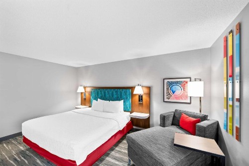 Hampton Inn South Heritage Park - image 27