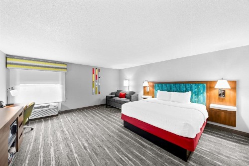 Hampton Inn South Heritage Park - image 29