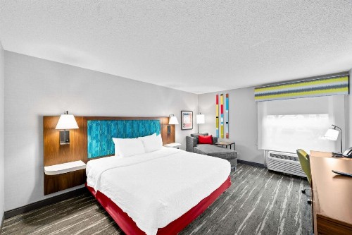Hampton Inn South Heritage Park - image 31