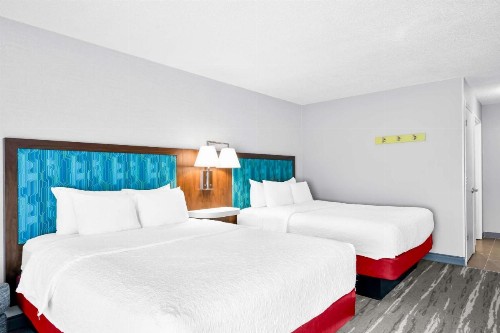 Hampton Inn South Heritage Park - image 32