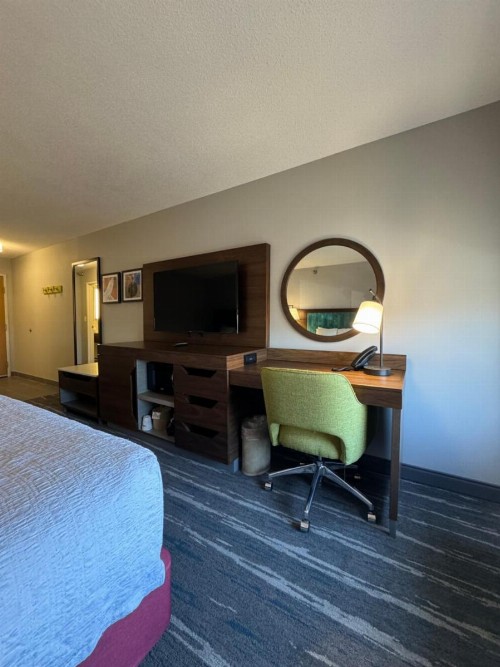 Hampton Inn South Heritage Park - image 37