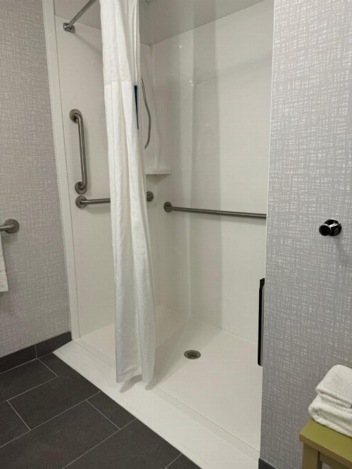 Hampton Inn South Heritage Park - image 39