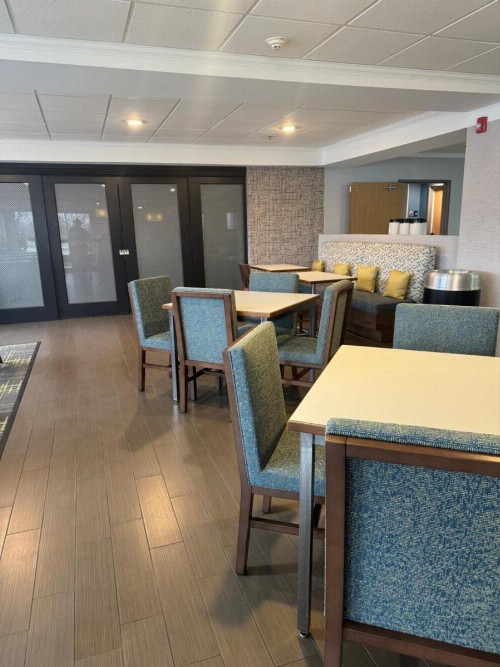 Hampton Inn South Heritage Park - image 48