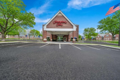 Hampton Inn South Heritage Park - image 5