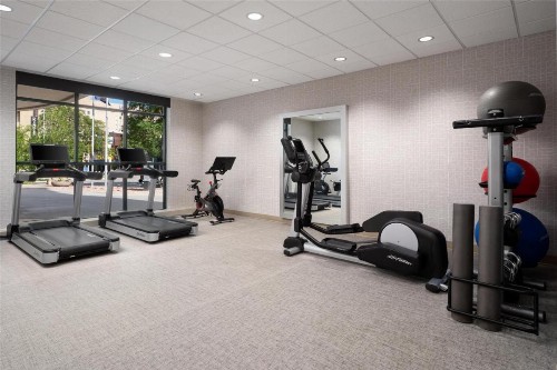 Embassy Suites Lincoln - image 11
