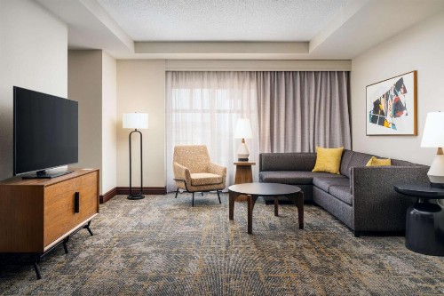 Embassy Suites Lincoln - image 14