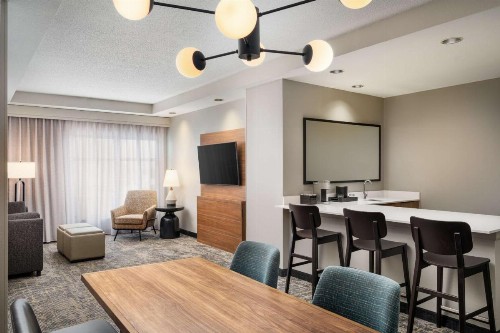 Embassy Suites Lincoln - image 19