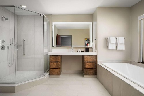 Embassy Suites Lincoln - image 20