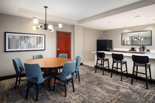 Embassy Suites Lincoln - image 21
