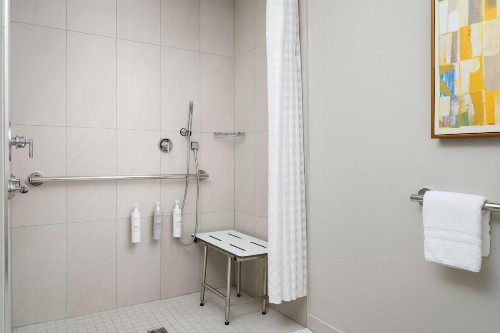 Embassy Suites Lincoln - image 26