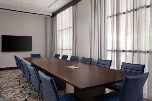 Embassy Suites Lincoln - image 39