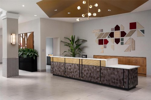 Embassy Suites Lincoln - image 4