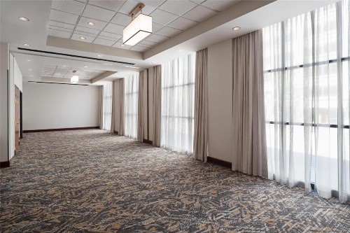 Embassy Suites Lincoln - image 43