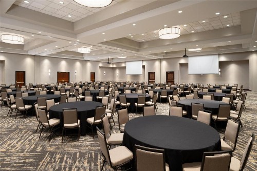 Embassy Suites Lincoln - image 47