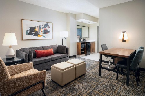 Embassy Suites Lincoln - image 50