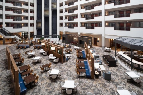 Embassy Suites Lincoln - image 6